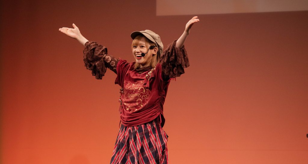 謎解き+ライブ=笑顔満開!声優・高橋李依さんの公式メンバーズクラブイベント「りえ高祭2025」開催報告